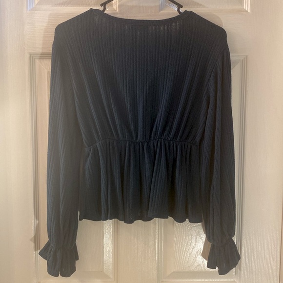 PINK LILY Green Top - Picture 7 of 14